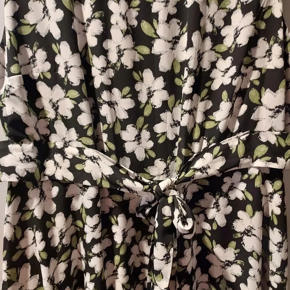 Evans Black, Green and White Floral Sleeveless Dress in Size 20 Made in Marocco - Picture 5 of 12